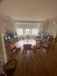 Klangschalen, Kristall schalen, sound healing, meditation, entspannung, Yoga nervensystem regulieren, selbstheilung musikalische Lesung musikalische begleitung Resilienz Training, Wofür brennst du, Wirbelsäulentherapie nach breuss, massage , Antar Mourna, magische Vagusnerv, regulierte Nervensystem