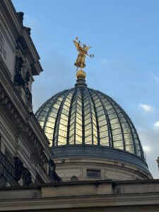 Klangschalen, Kristall schalen, sound healing, meditation, entspannung, Yoga nervensystem regulieren, selbstheilung musikalische Lesung musikalische begleitung Resilienz Training, Wofür brennst du, Wirbelsäulentherapie nach breuss, massage , Antar Mourna, magische Vagusnerv, regulierte Nervensystem